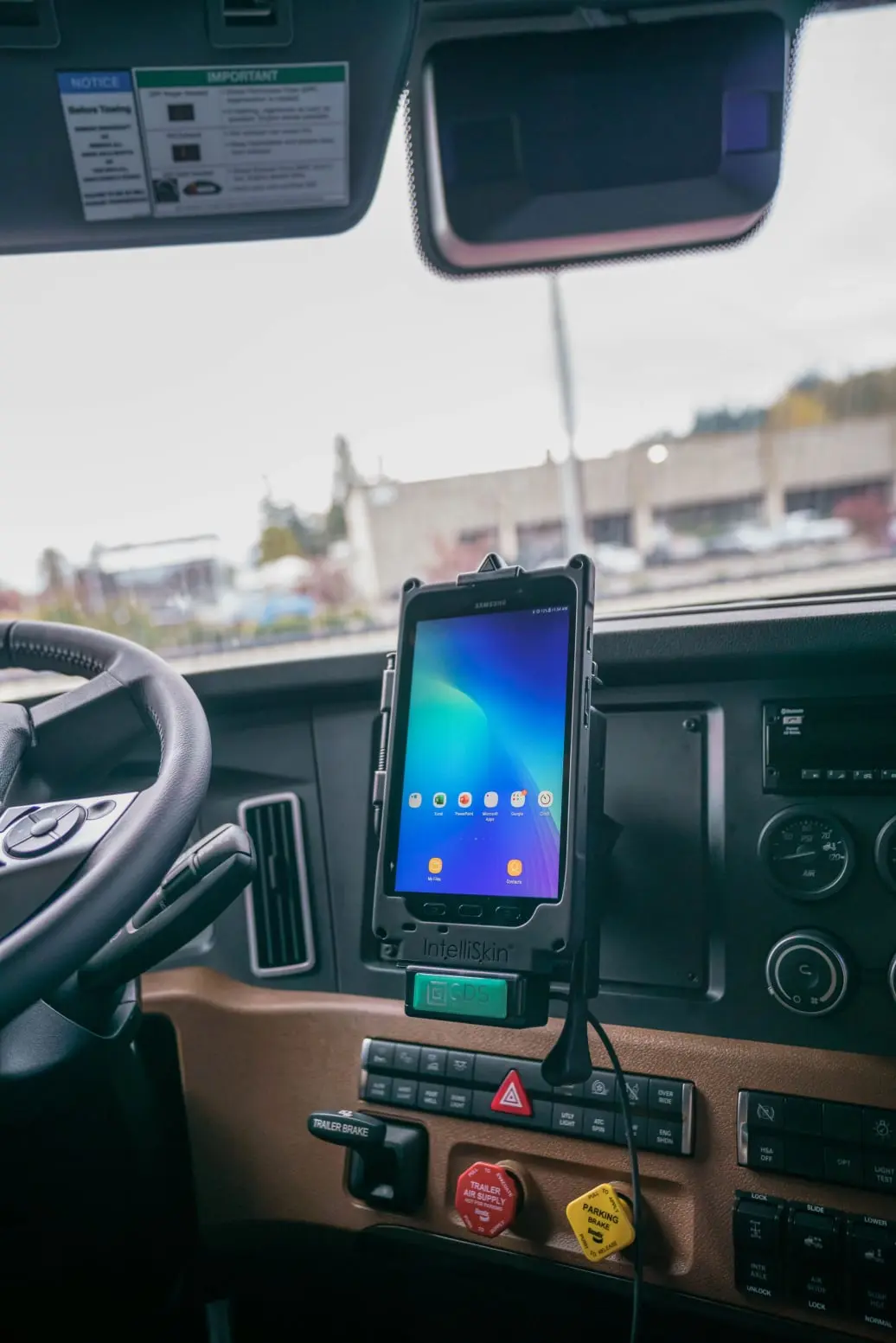 Moderne KFZ-Ladelösungen für Autos, Trucks und Elektrofahrzeuge.